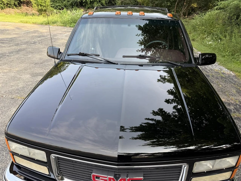 1995 GMC Suburban 8th Gen - Image 11 of 31