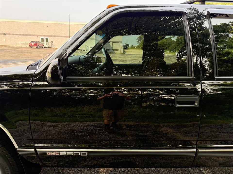 1995 GMC Suburban 8th Gen - Image 16 of 31