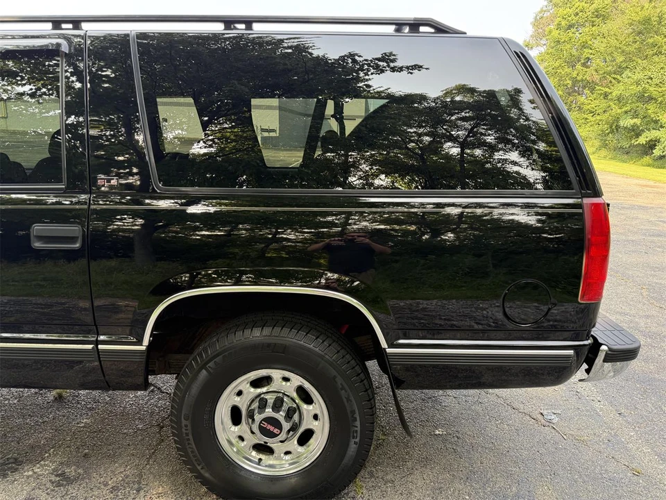 1995 GMC Suburban 8th Gen - Image 18 of 31