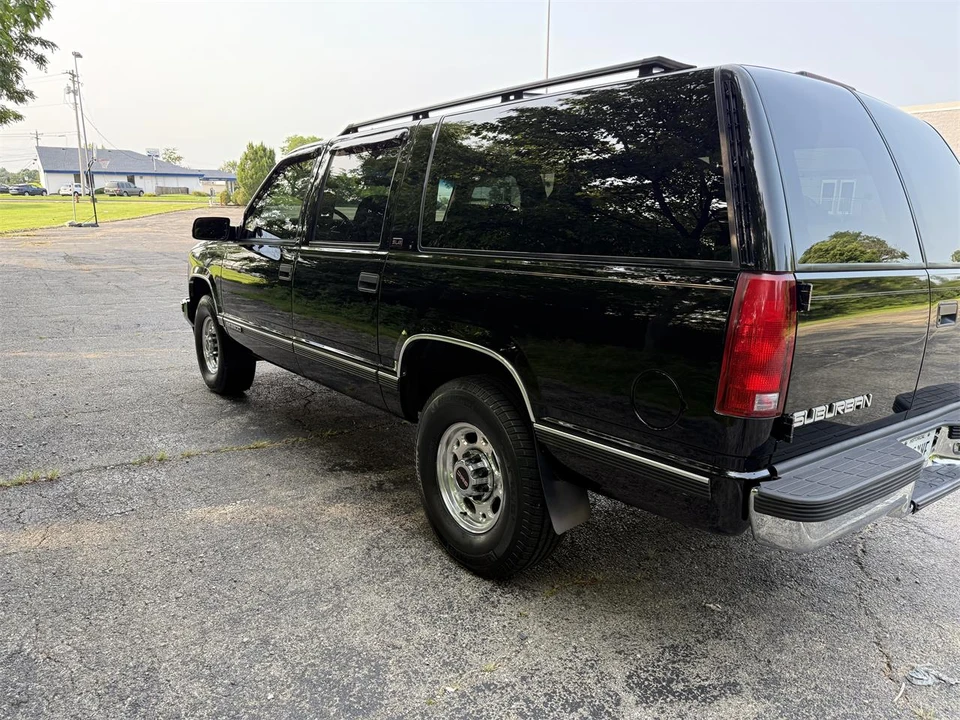 1995 GMC Suburban 8th Gen - Image 20 of 31