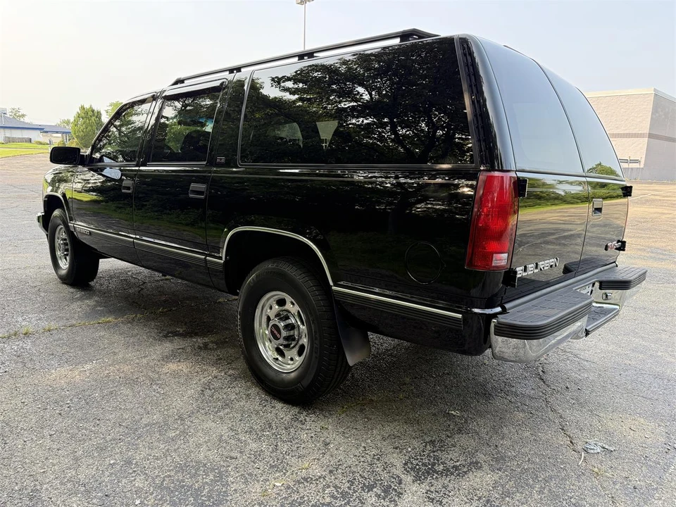 1995 GMC Suburban 8th Gen - Image 21 of 31