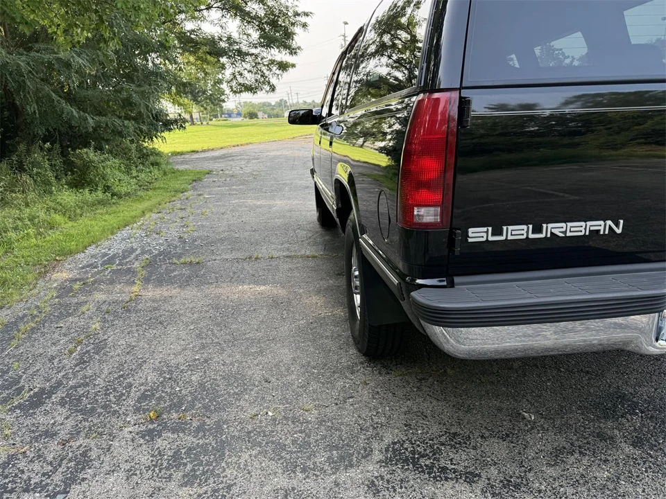 1995 GMC Suburban 8th Gen - Image 22 of 31