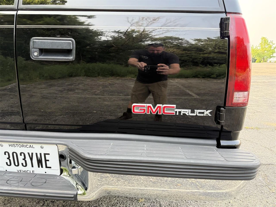 1995 GMC Suburban 8th Gen - Image 26 of 31