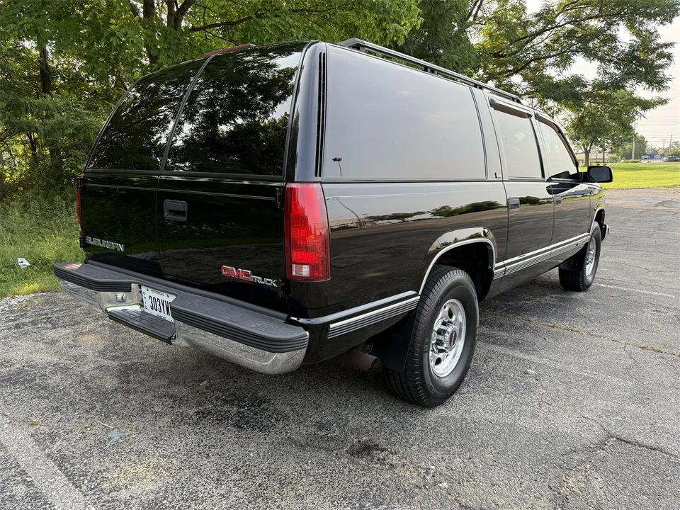 1995 GMC Suburban 8th Gen - Image 29 of 31