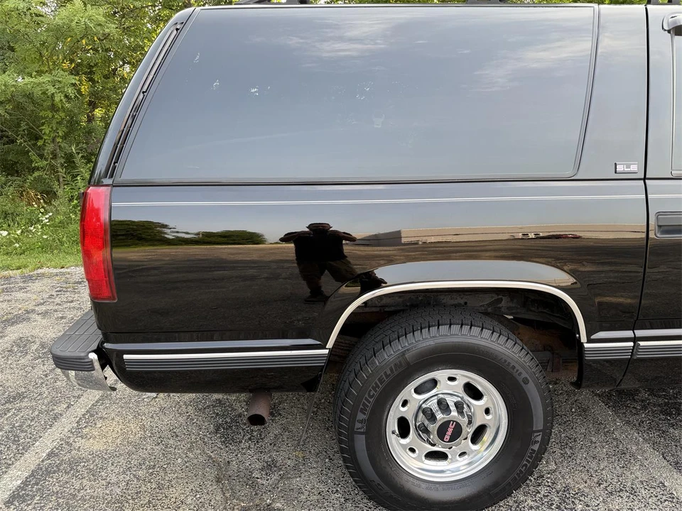 1995 GMC Suburban 8th Gen - Image 30 of 31