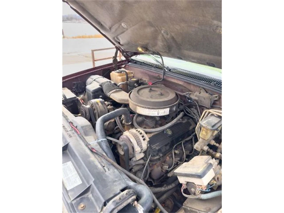 1995 GMC Suburban 8th Gen - Image 4 of 8