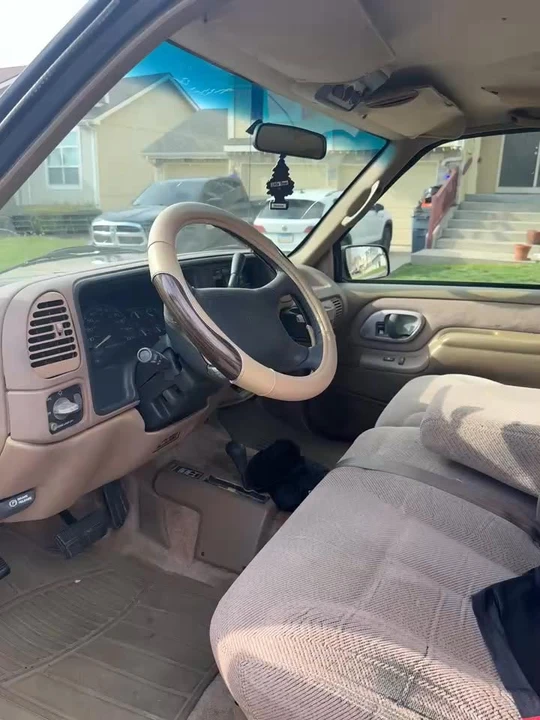1995 GMC Suburban 8th Gen - Image 10 of 10