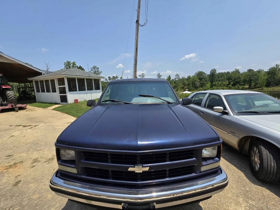 1995 GMC Suburban 8th Gen - Image 3 of 13