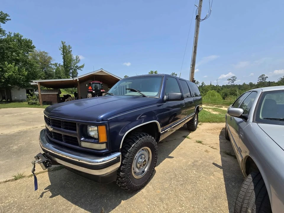1995 GMC Suburban 8th Gen - Image 8 of 13