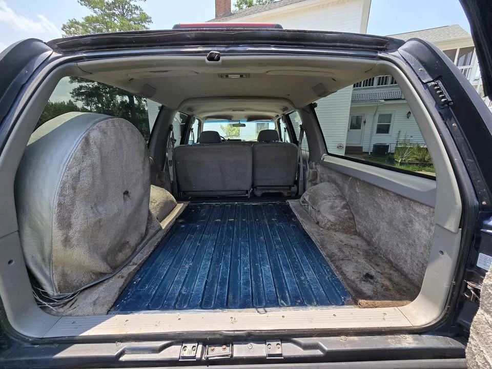 1995 GMC Suburban 8th Gen - Image 5 of 13