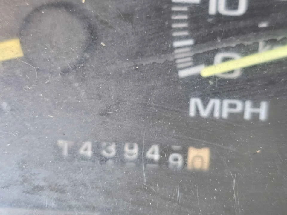 1995 GMC Suburban 8th Gen - Image 13 of 13