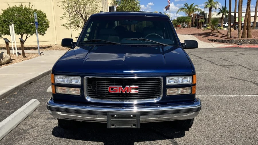 1995 GMC Suburban 8th Gen - Image 3 of 17