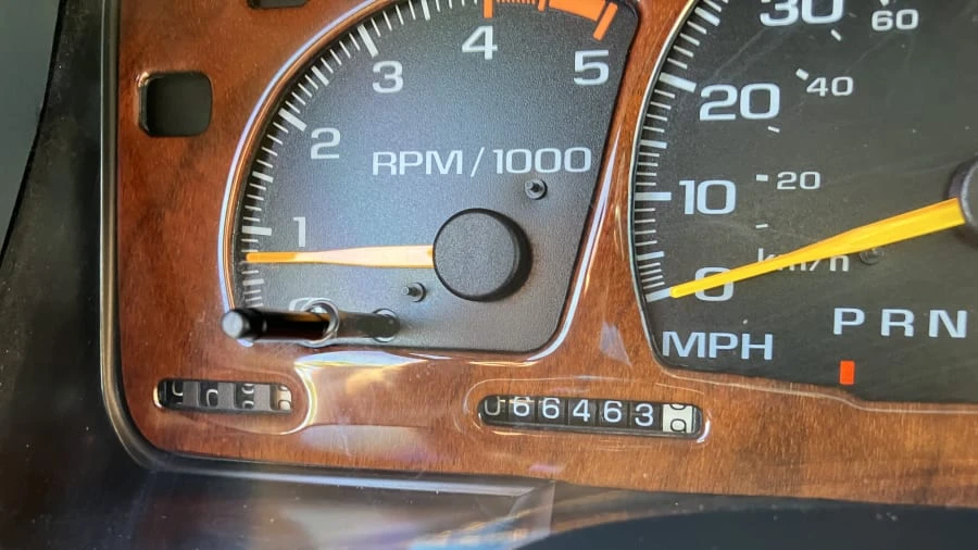 1995 GMC Suburban 8th Gen - Image 11 of 17