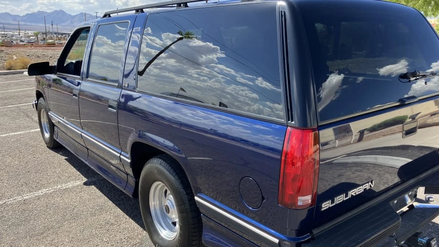 1995 GMC Suburban 8th Gen - Image 14 of 17