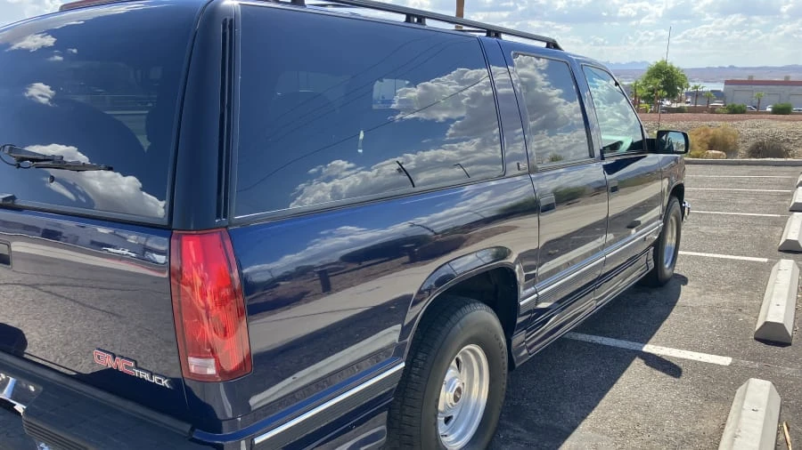 1995 GMC Suburban 8th Gen - Image 15 of 17