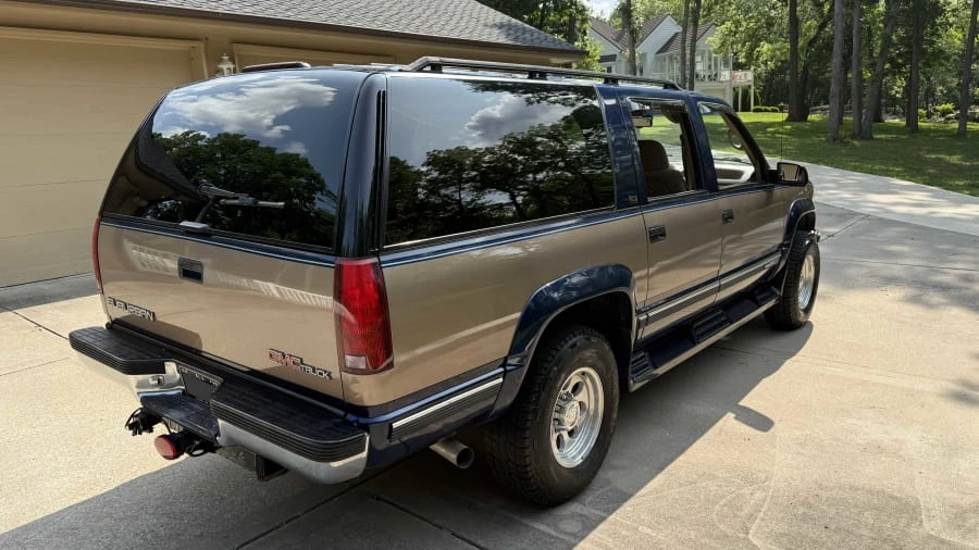 1995 GMC Suburban 8th Gen - Image 5 of 19