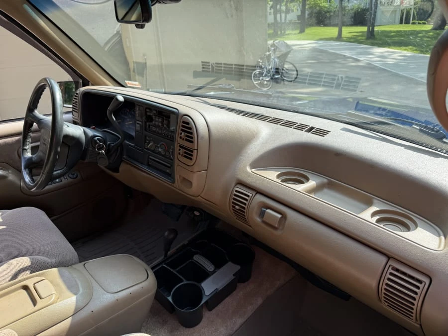 1995 GMC Suburban 8th Gen - Image 15 of 19