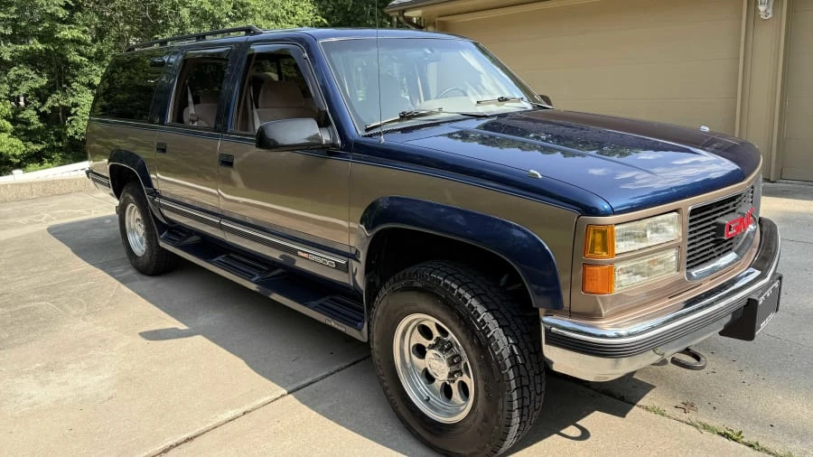 1995 GMC Suburban 8th Gen - Image 4 of 19