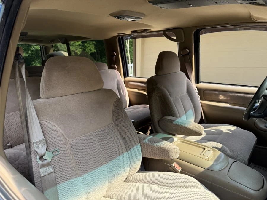 1995 GMC Suburban 8th Gen - Image 14 of 19