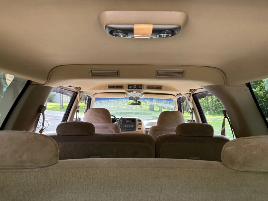 1995 GMC Suburban 8th Gen - Image 12 of 19