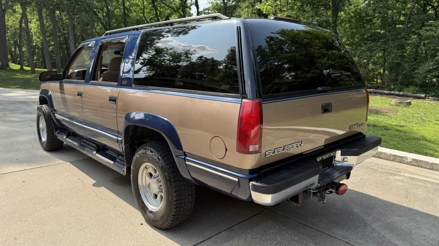 1995 GMC Suburban 8th Gen - Image 7 of 19