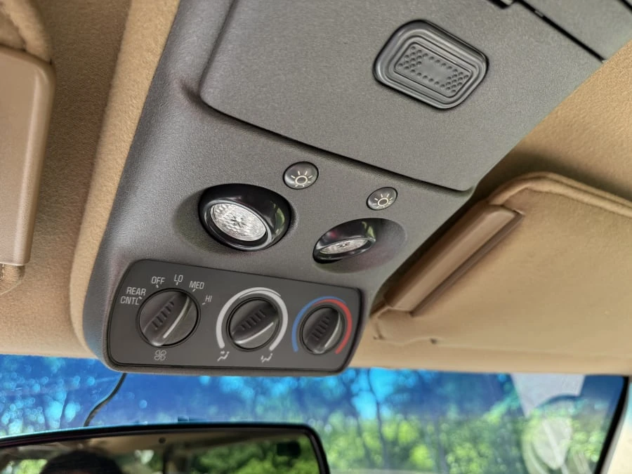 1995 GMC Suburban 8th Gen - Image 13 of 19