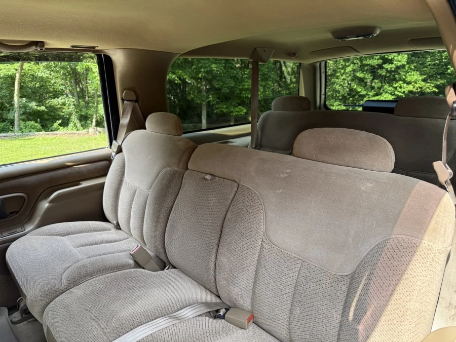 1995 GMC Suburban 8th Gen - Image 17 of 19