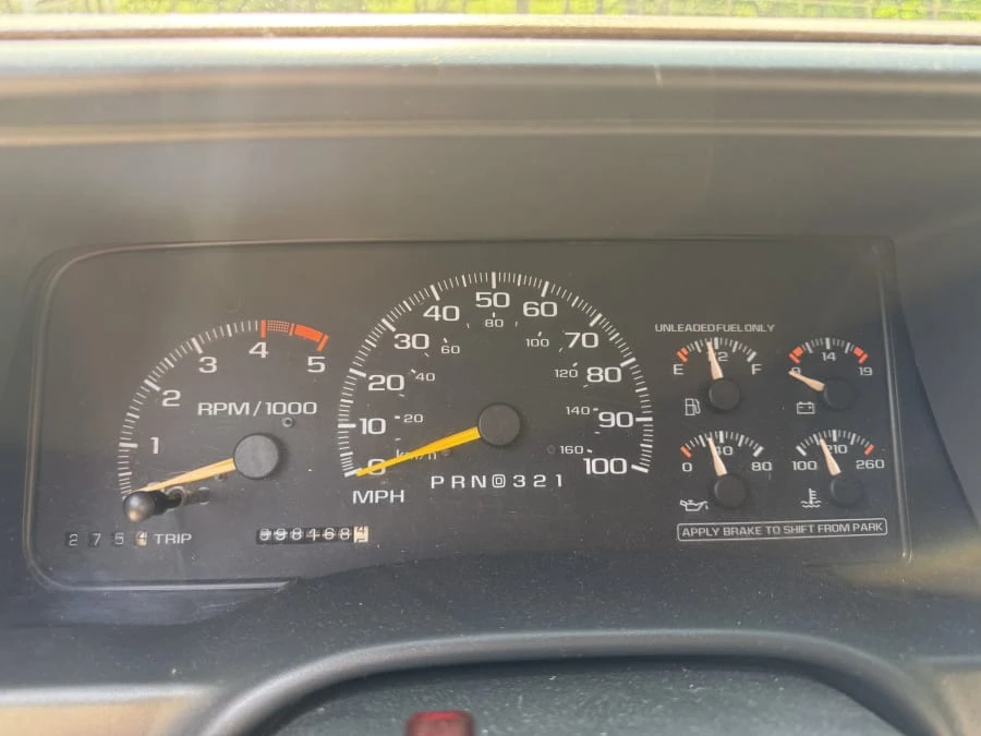1995 GMC Suburban 8th Gen - Image 11 of 19
