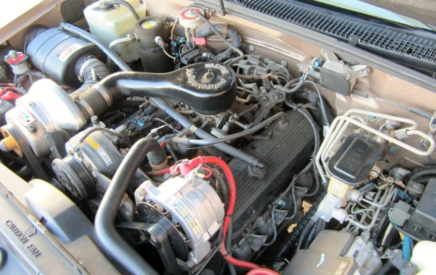 1995 GMC Suburban 8th Gen - Image 5 of 7