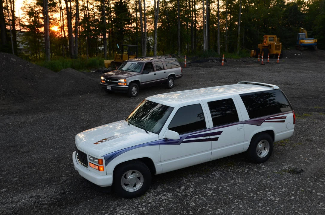 1995 GMC Suburban 8th Gen - Image 16 of 31