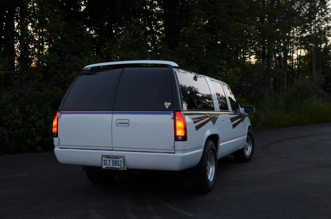 1995 GMC Suburban 8th Gen - Image 20 of 31