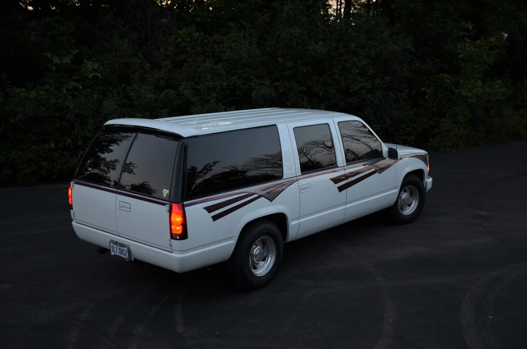 1995 GMC Suburban 8th Gen - Image 21 of 31