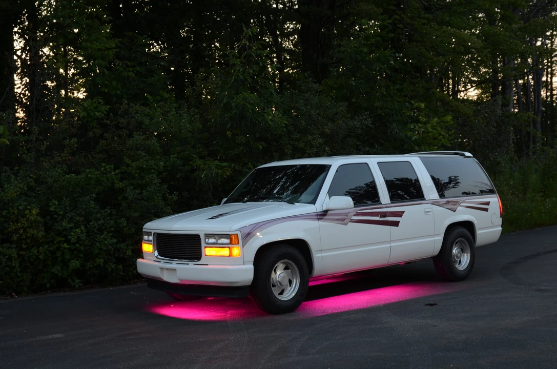 1995 GMC Suburban 8th Gen - Image 19 of 31