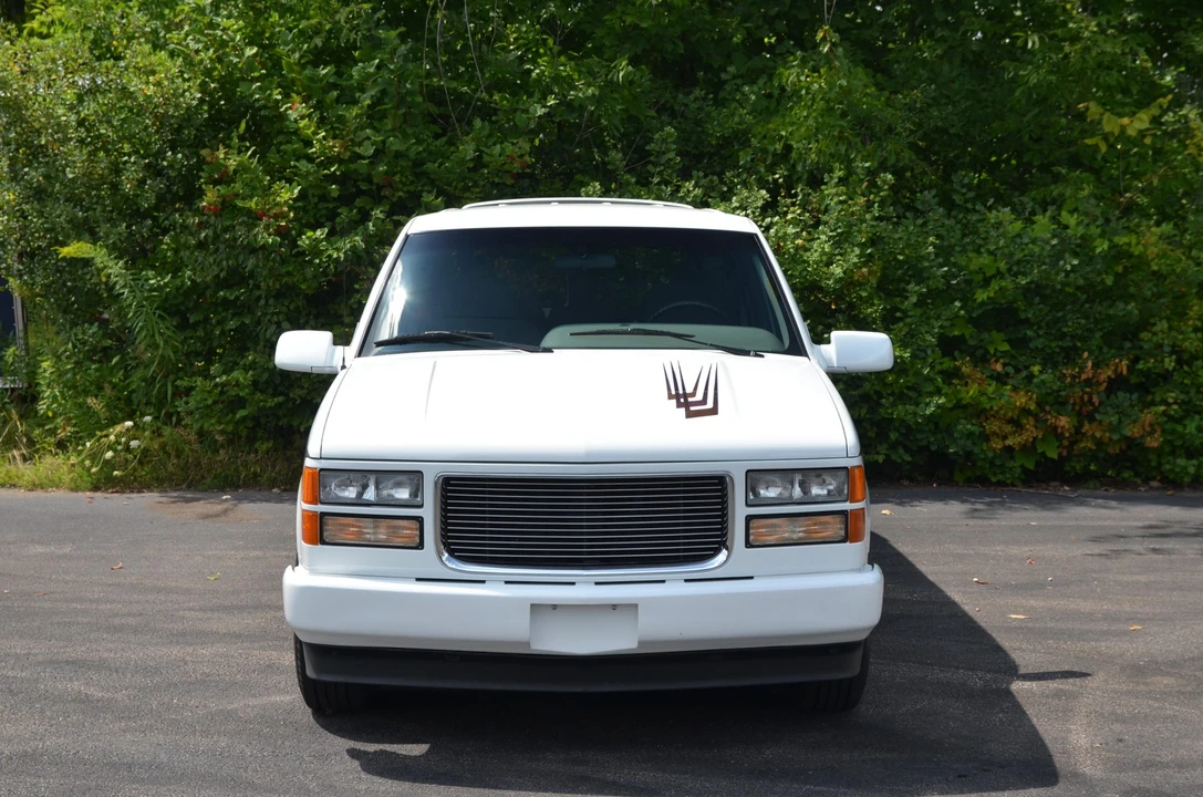 1995 GMC Suburban 8th Gen - Image 15 of 31