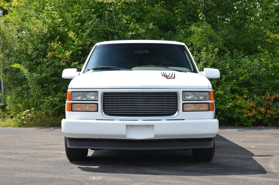 1995 GMC Suburban 8th Gen - Image 14 of 31