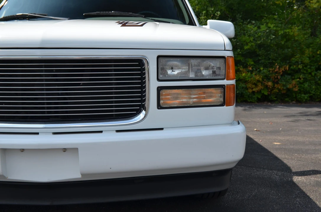 1995 GMC Suburban 8th Gen - Image 29 of 31