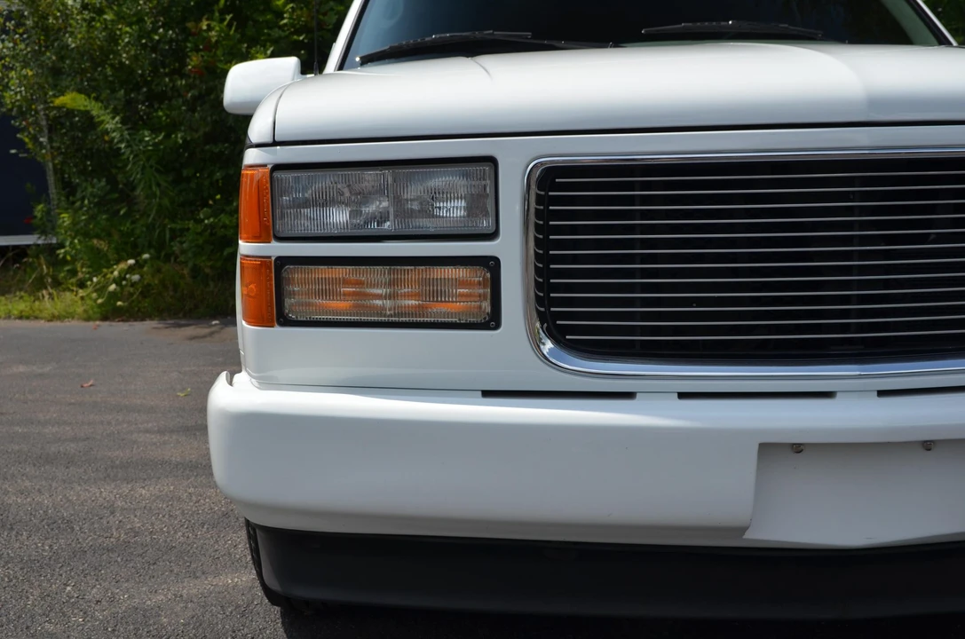 1995 GMC Suburban 8th Gen - Image 30 of 31