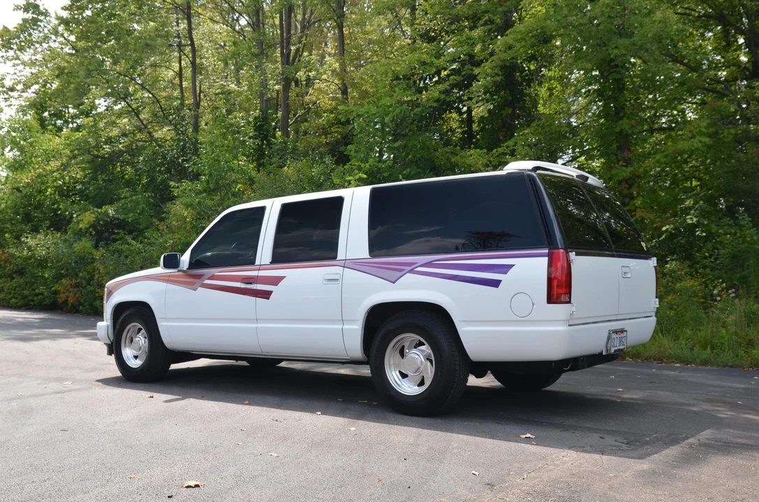 1995 GMC Suburban 8th Gen - Image 5 of 31