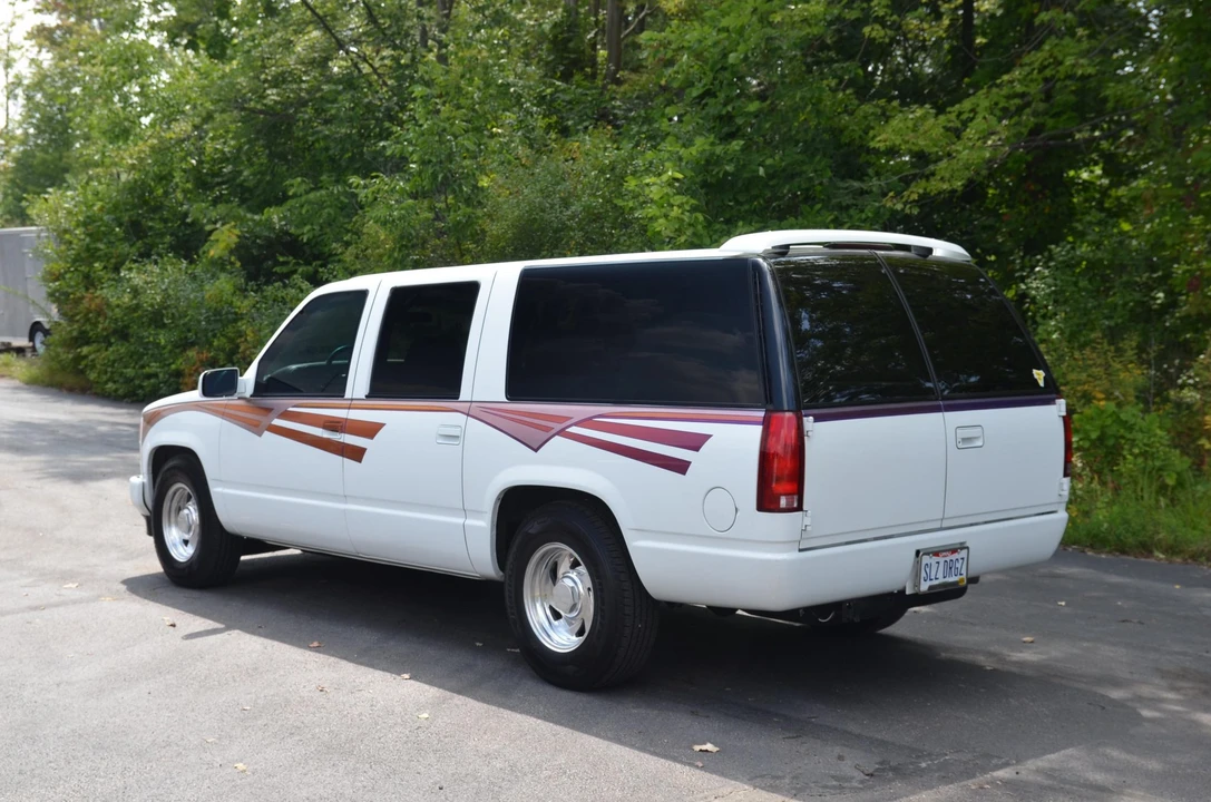 1995 GMC Suburban 8th Gen - Image 6 of 31