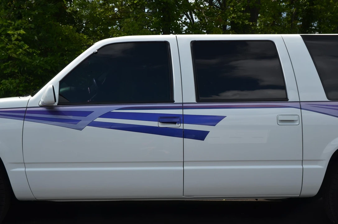 1995 GMC Suburban 8th Gen - Image 27 of 31