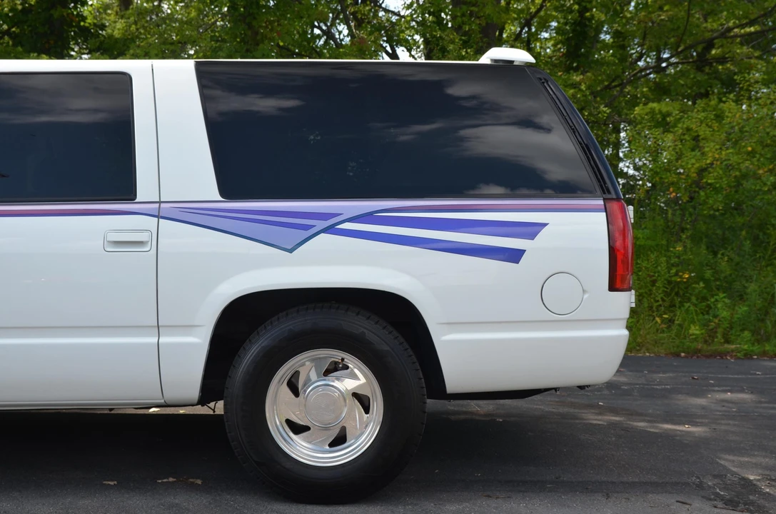 1995 GMC Suburban 8th Gen - Image 26 of 31