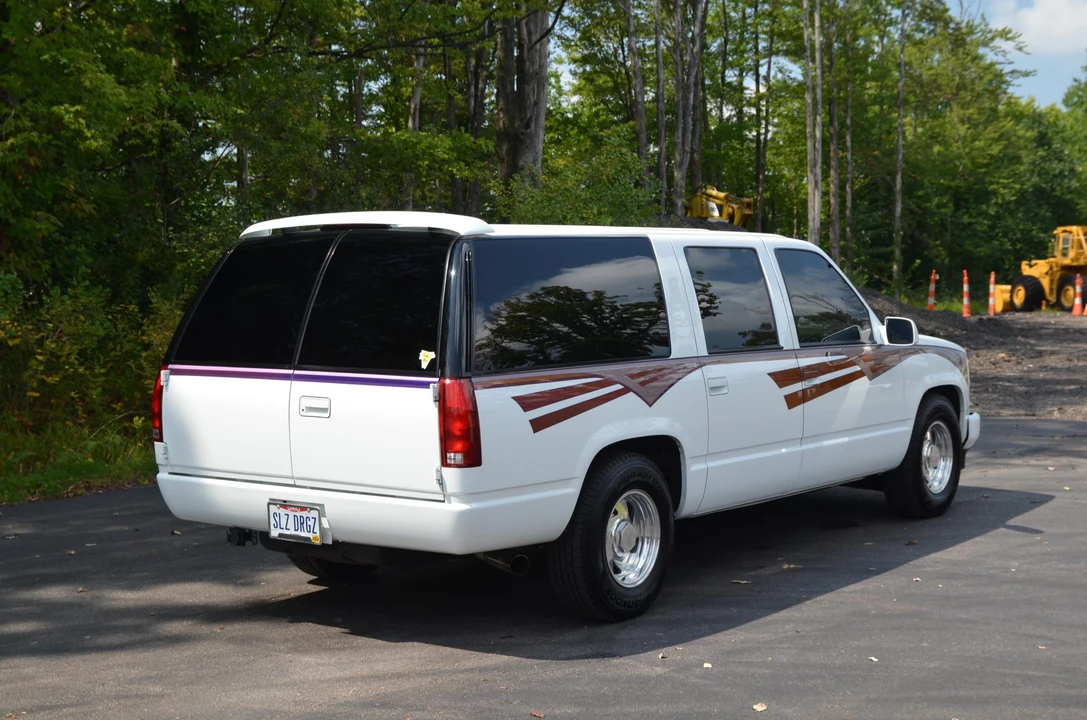 1995 GMC Suburban 8th Gen - Image 9 of 31