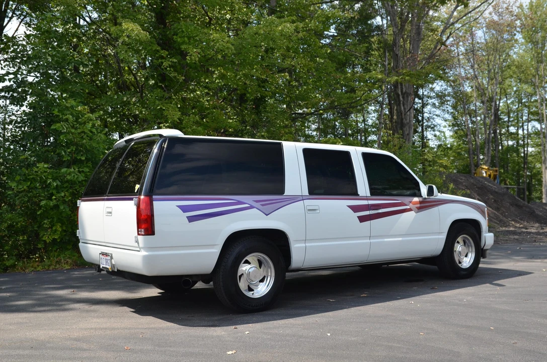 1995 GMC Suburban 8th Gen - Image 10 of 31