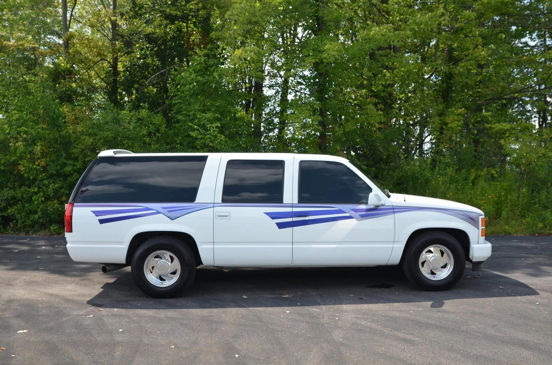 1995 GMC Suburban 8th Gen - Image 11 of 31