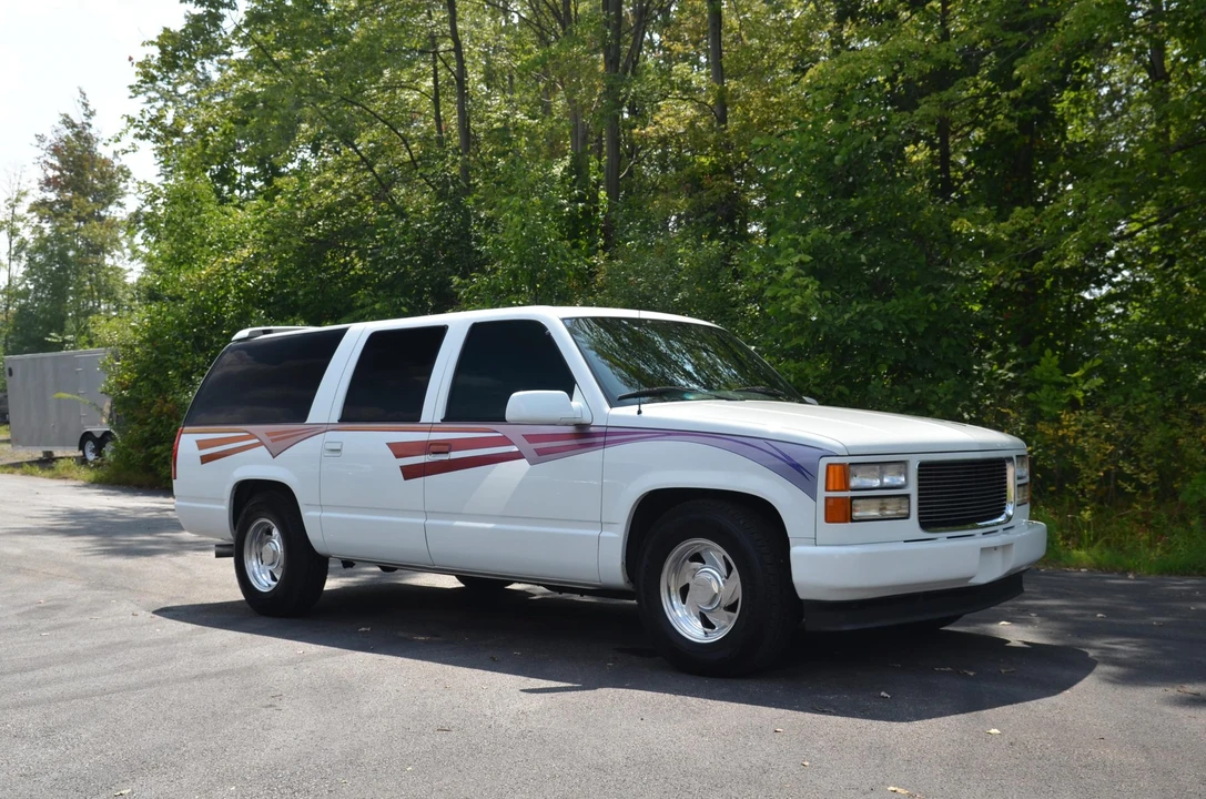 1995 GMC Suburban 8th Gen - Image 12 of 31