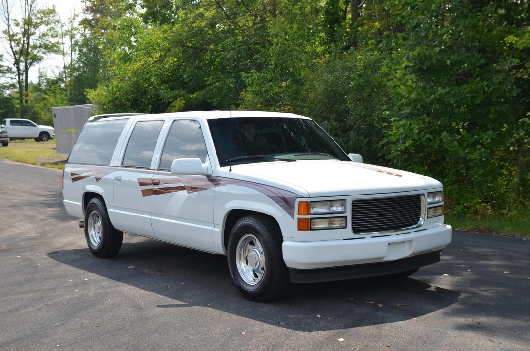 1995 GMC Suburban 8th Gen - Image 13 of 31