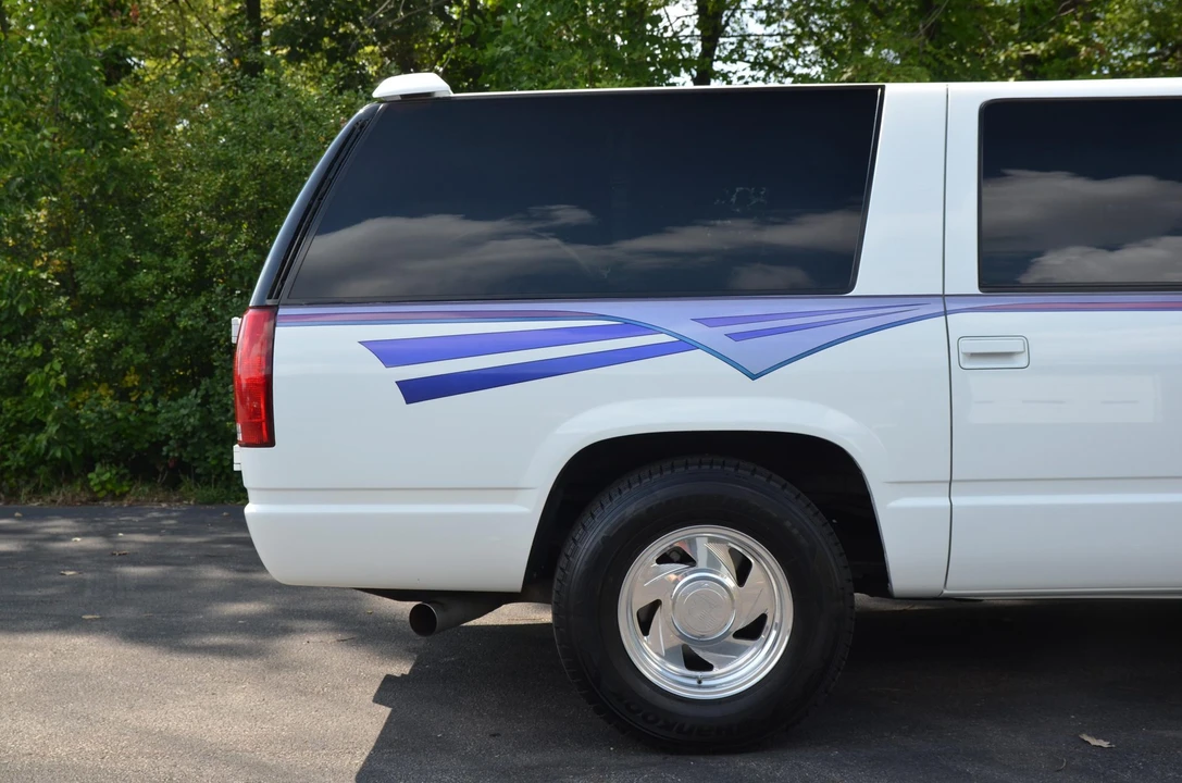 1995 GMC Suburban 8th Gen - Image 25 of 31