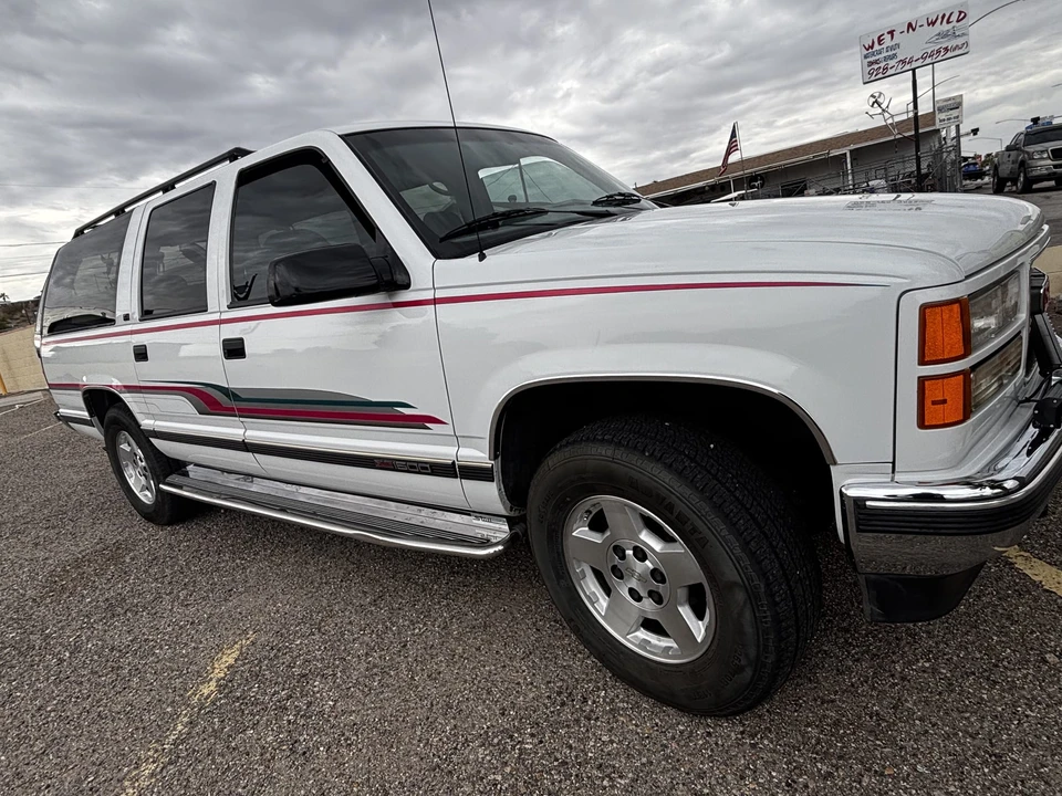 1995 GMC Suburban 8th Gen - Image 15 of 31