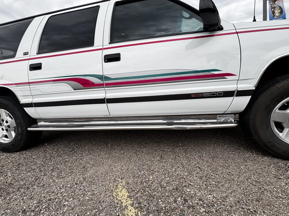 1995 GMC Suburban 8th Gen - Image 24 of 31