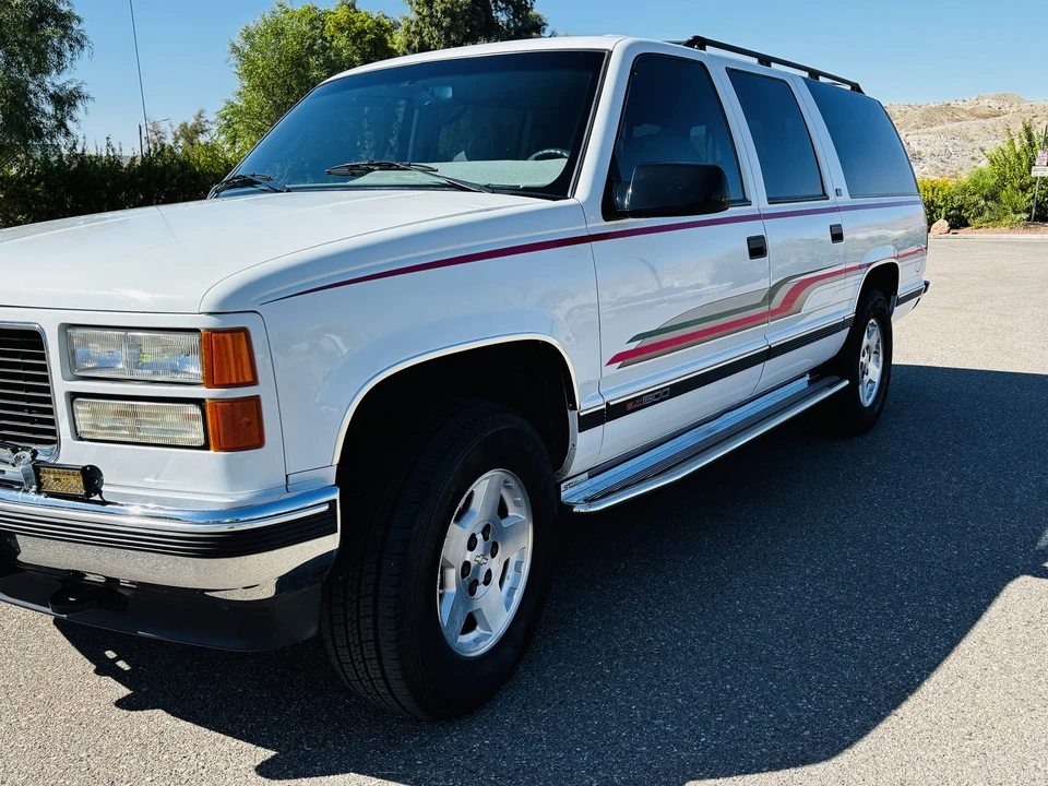 1995 GMC Suburban 8th Gen - Image 20 of 31